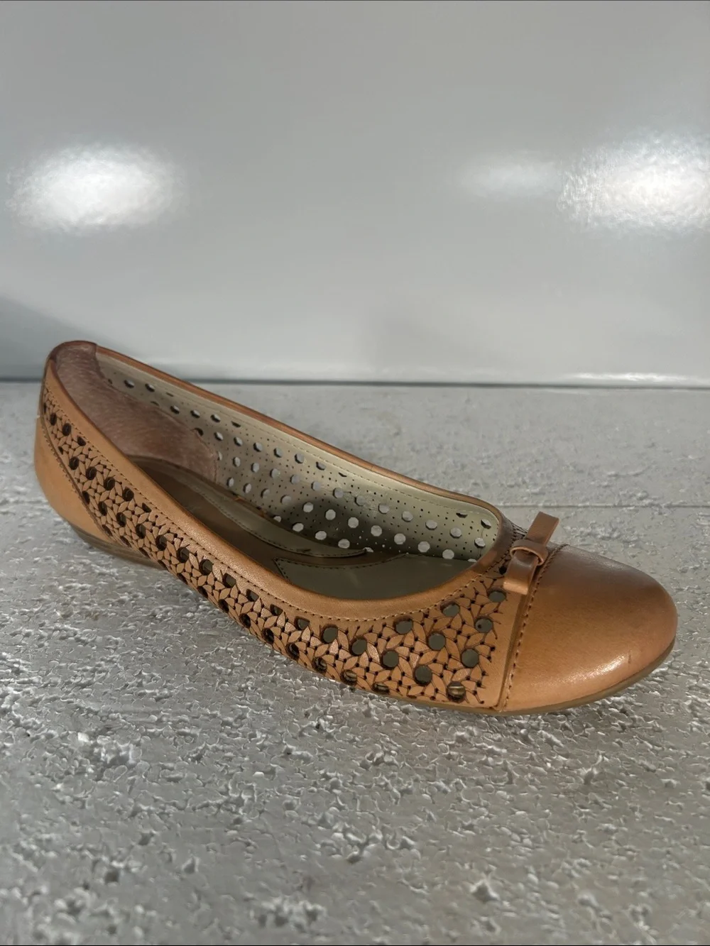 Naturalizer SZ9 Diara Tan Leather Ballet Flats Bow Cane Details Old Money Staple